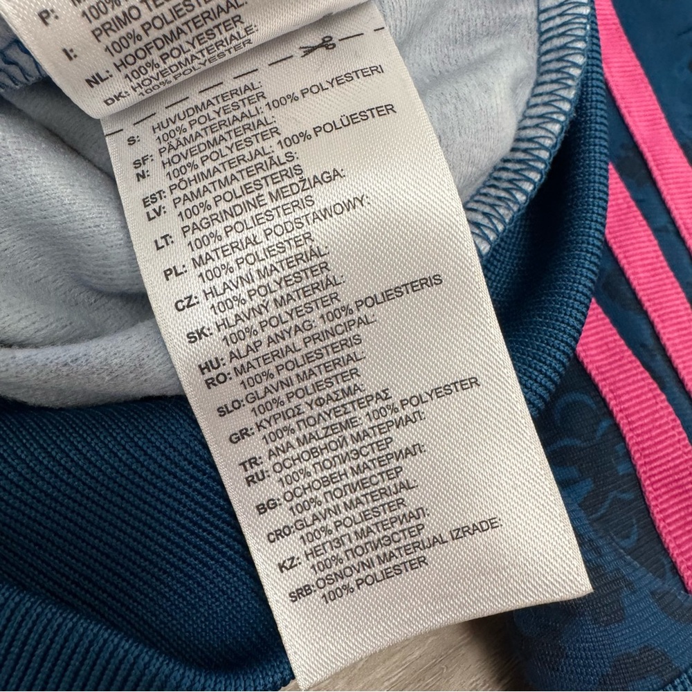 FARM RIO X ADIDAS • Borbomix Jacket in Butterfly - Picture 10 of 11